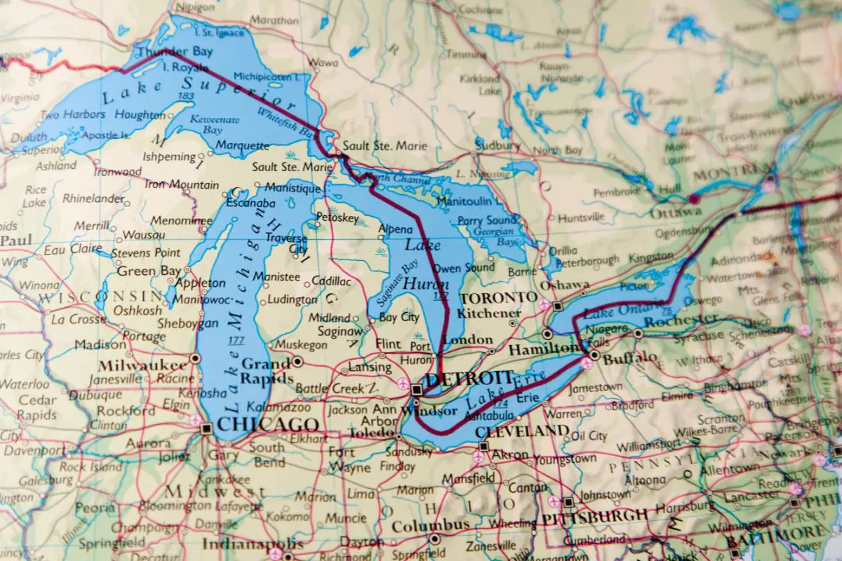Map of Great Lakes with red route.